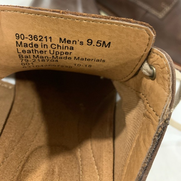 Like new 9.5 Dockers brown leather shoes - Picture 4 of 4